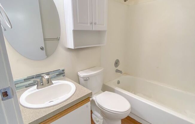 2 beds, 2 baths, 900 sqft, $2,795, Unit 201