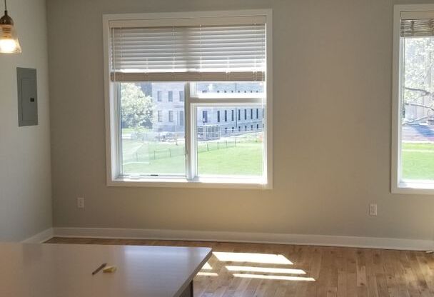 2 beds, 1 bath, $1,375, Unit Unit C