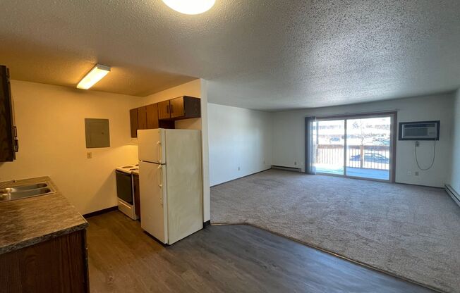 2 beds, 1 bath, 850 sqft, $750, Unit 2537-13