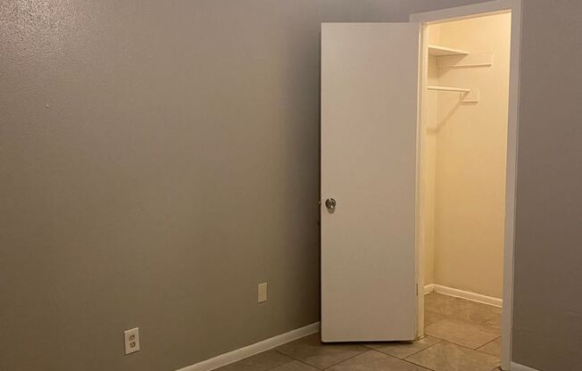 1 bed, 1 bath, 633 sqft, $725, Unit Apt 8