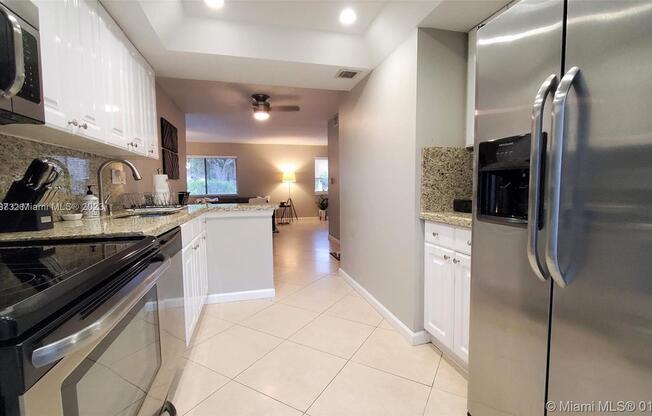 40 WIMBLEDON LK DR