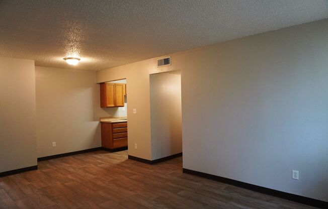 2 beds, 1 bath, 800 sqft, $880, Unit 3600-23