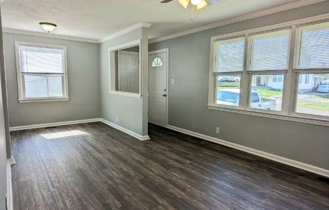 Remodeled, pet-friendly 2br/1ba house with fenced yard
