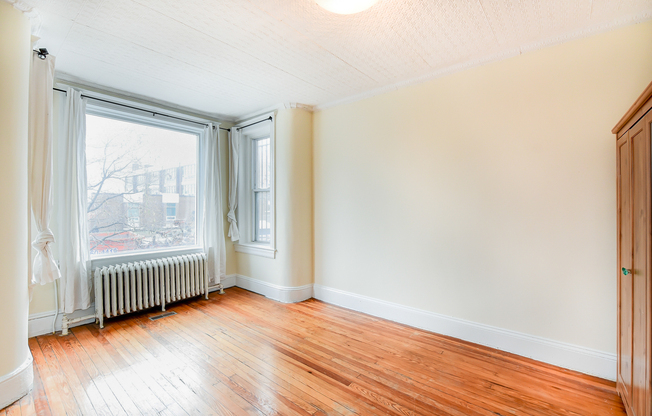 Unique Three Bedroom One Bath In Columbia Heights-Back Patio with Deck, Near Metro, Columbia Heights Nightlife!