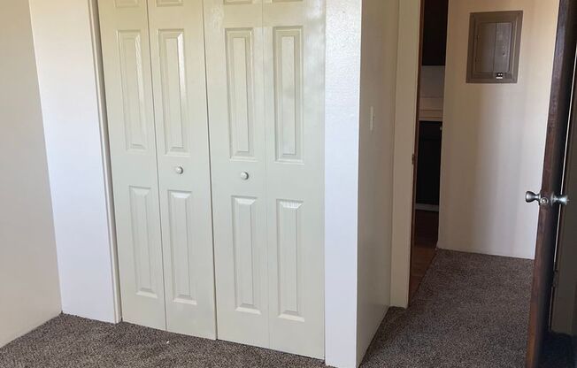 2 beds, 1 bath, 700 sqft, $1,100, Unit 9