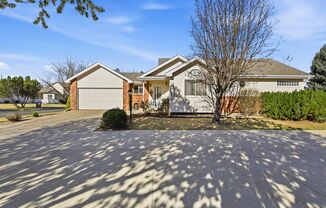 ✨ Easy Living in Loveland | Fireplace + Prime Hwy 287 Location