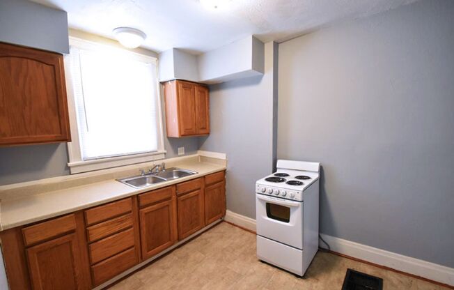 3 beds, 1 bath, $1,395, Unit 1413