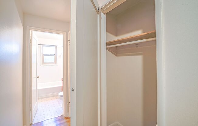 1 bed, 1 bath, 580 sqft, $1,945, Unit Hamrick 101
