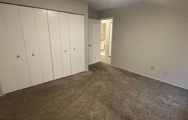 2 beds, 1 bath, 900 sqft, $1,350, Unit 214