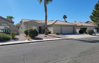 CHARMING SINGLE-STORY HOME IN FANTASTIC LOCATION