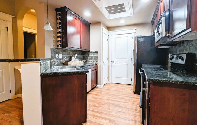 Corner 2BD I 2BA Townhome with Full Amenities Onsite!