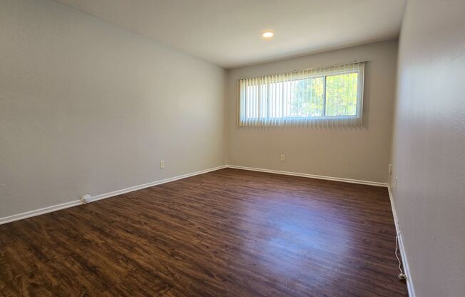 3 beds, 2 baths, 1,350 sqft, $2,898, Unit 33