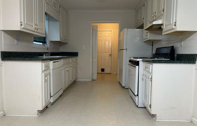 3 beds, 2 baths, $1,695, Unit 1