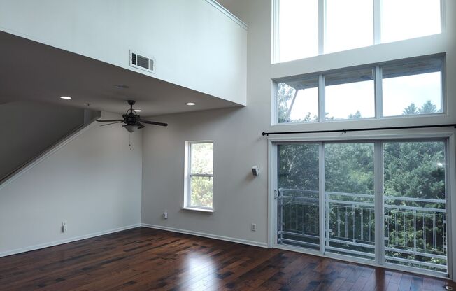 Beautiful Condo located in The Reinassance Community!