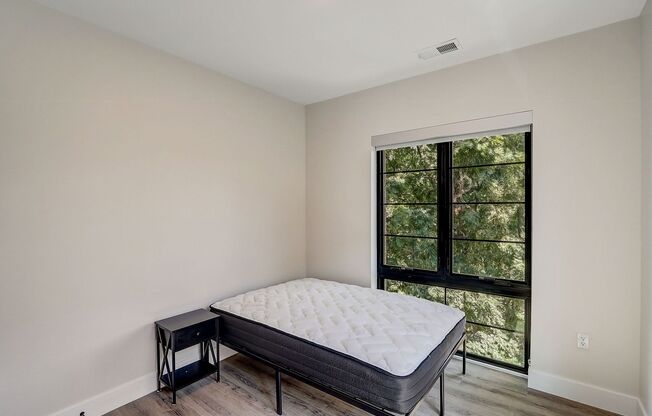 1 bed, 1 bath, 120 sqft, $1,225