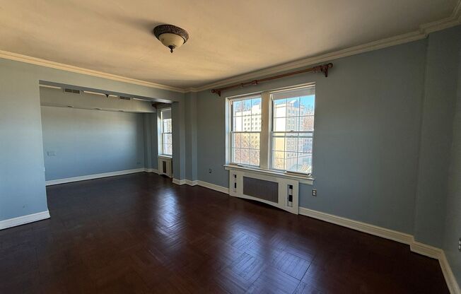 3 beds, 2 baths, 1,952 sqft, $3,200, Unit Royal York 916