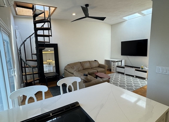 608 DORCHESTER AVE