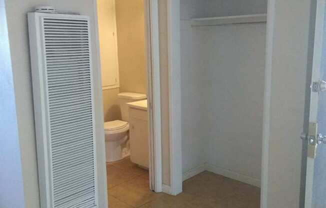 Studio, 1 bath, $750, Unit 28