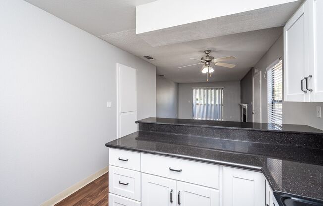 2 beds, 1 bath, 860 sqft, $1,800, Unit 224