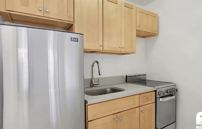 228 E 81 ST