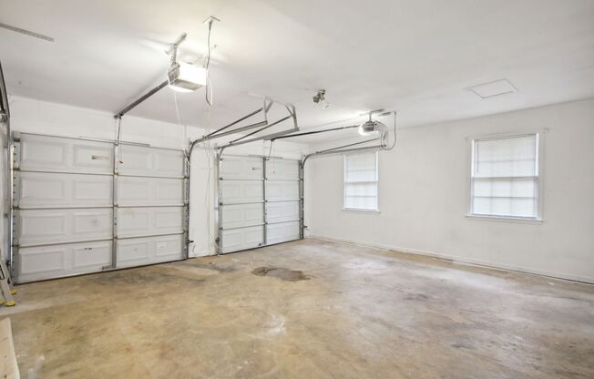 4 beds, 2.5 baths, $2,575, Unit Unit A