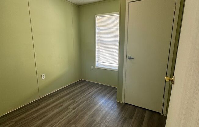 3 beds, 1 bath, $1,100