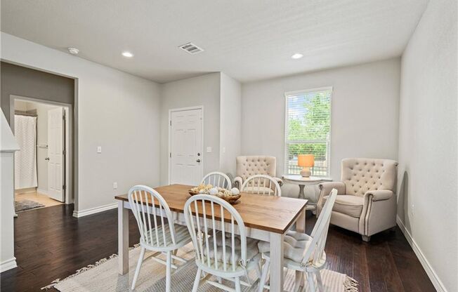 Newly Constructed, 4 BR / 3 BA Home - 2 Car Garage - Pool - Close to Mueller