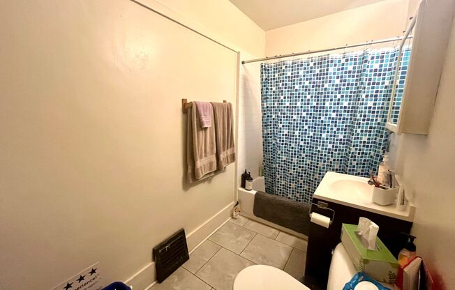 2 beds, 1 bath, $1,045, Unit 605