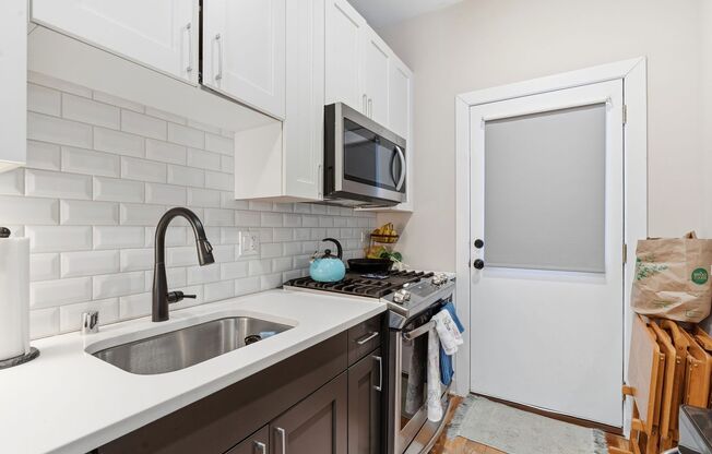 2 beds, 1 bath, 638 sqft, $3,200, Unit 922-2N