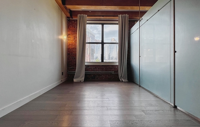 1 bed, 1 bath, 870 sqft, $4,000, Unit 403