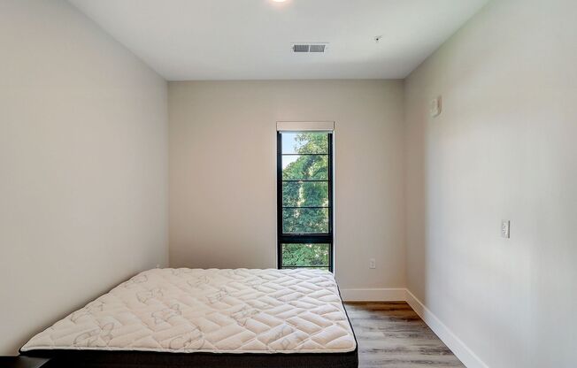 1 bed, 1 bath, 120 sqft, $1,325