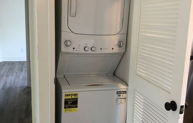 2 beds, 1 bath, 700 sqft, $1,750, Unit 218-07