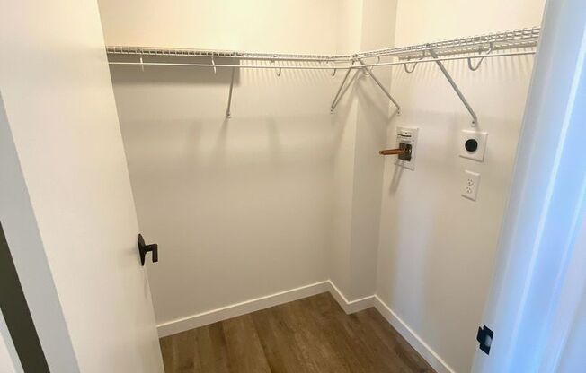 2 beds, 1 bath, 835 sqft, $2,295, Unit Unit 205