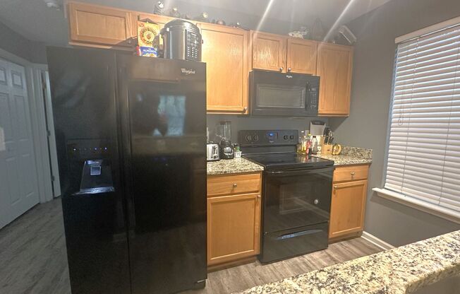 3 beds, 3 baths, $1,650, Unit 406