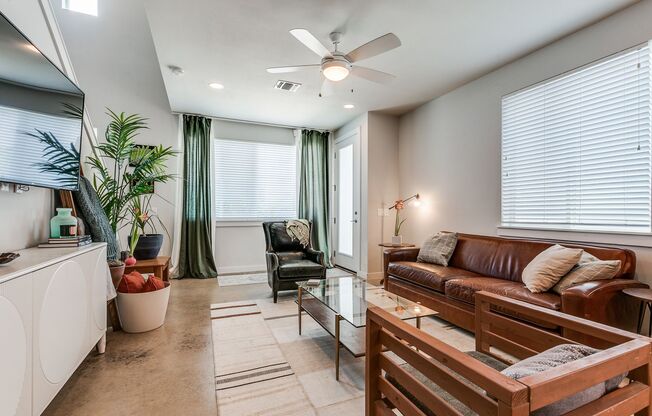 CONTEMPORARY SOUTHTOWN 2-BEDROOM TOWNHOME