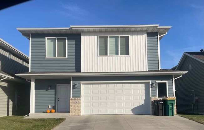 4-bedroom, 3-bathroom West Fargo Single-Family Home w/ 2 Stall Garage