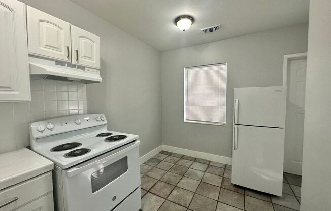 1 bed, 1 bath, $1,650, Unit A-7- 4300 Seagrape Drive