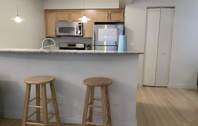 516 W 47 ST
