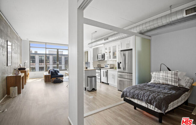 1 bed, 1 bath, 930 sqft, $3,000, Unit 813