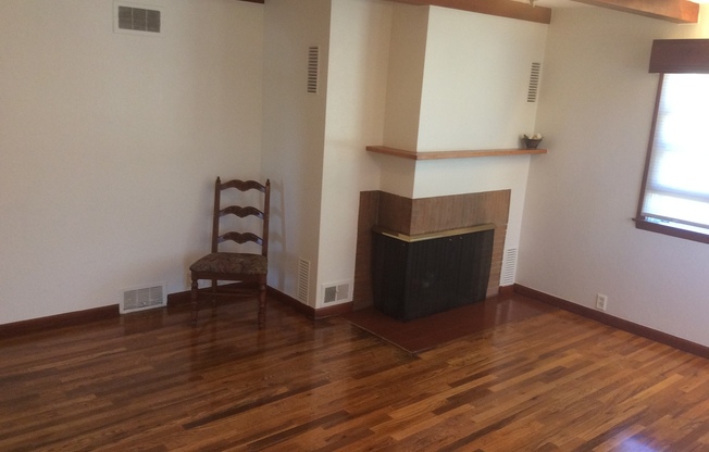 MOVE IN SPECIAL!  $500 OFF FIRST MONTHS RENT!