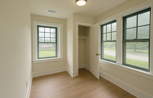 5 beds, 3 baths, $3,000, Unit Red House