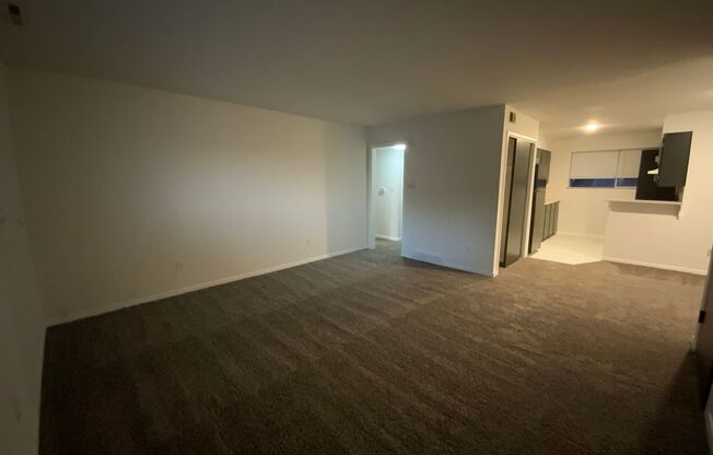 2 beds, 1 bath, 800 sqft, $1,000, Unit 20