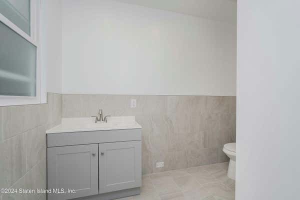 2 beds, 1 bath, 3,300 sqft, $2,500, Unit 2