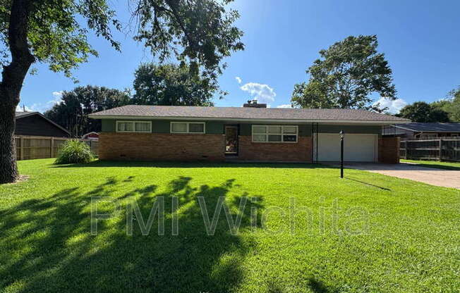 945 N CRESTLINE AVE