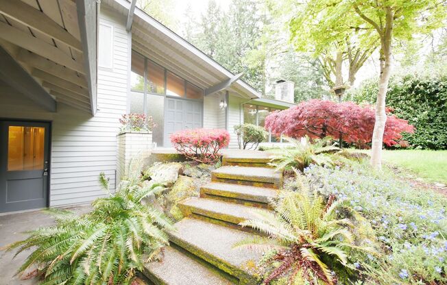 3 Beds and 3 Baths Plus Office Private Single-family Home is Available for Rent!