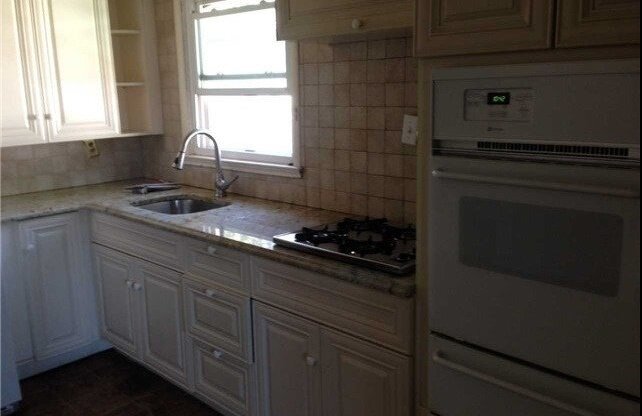 16426 76 AVE