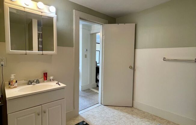 1 bed, 1 bath, $1,395, Unit 21 Prospect - Unit 3