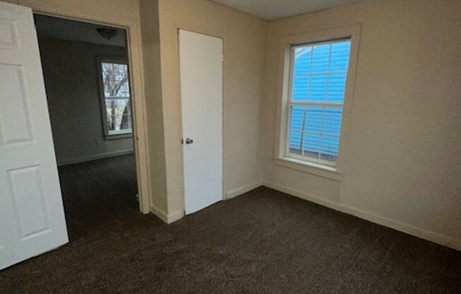 3 beds, 1 bath, $995