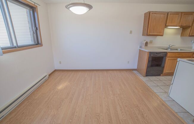 2 beds, 1 bath, 850 sqft, $750, Unit 4404-106