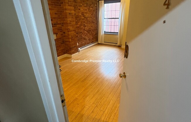 160 Saint Botolph St Apt 4S